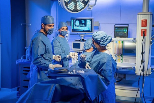 Ella es la doctora que asesora la serie MÃ©dicos LÃ­nea de vida
