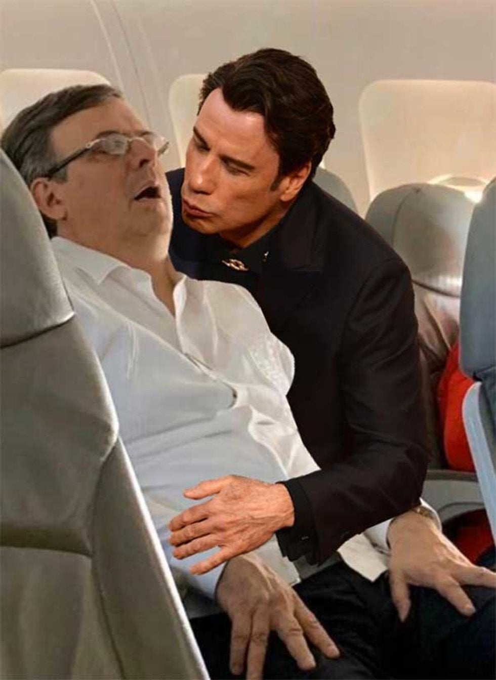 Los mejores memes de Marcelo Ebrard dormido en un avión
