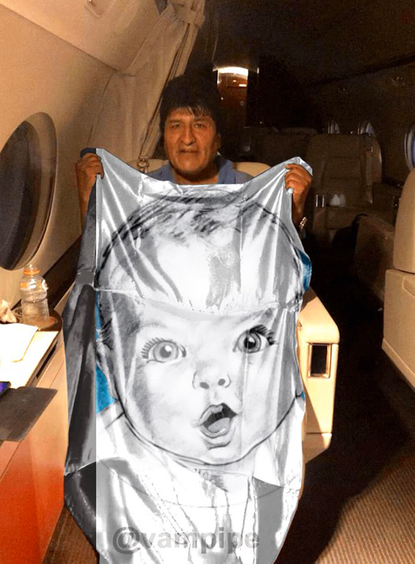 Memes de Evo Morales sosteniendo la bandera de México