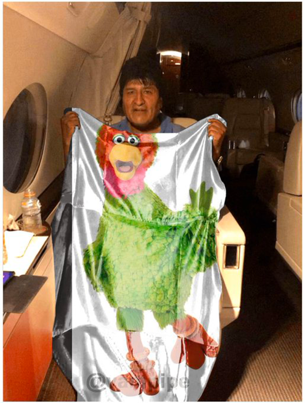 Memes de Evo Morales sosteniendo la bandera de México