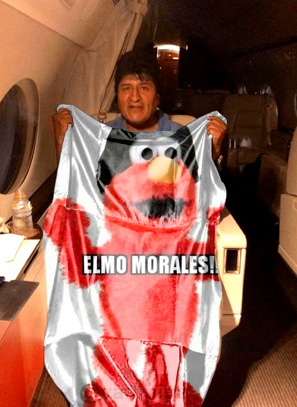 Memes de Evo Morales sosteniendo la bandera de México