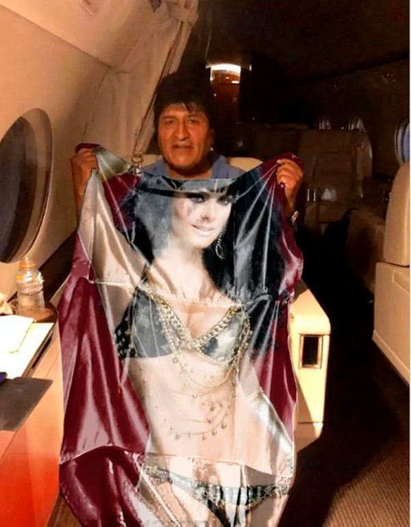 Memes de Evo Morales sosteniendo la bandera de México
