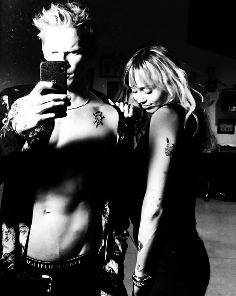 Miley Cyrus y Cody Simpson terminaron temporalmente