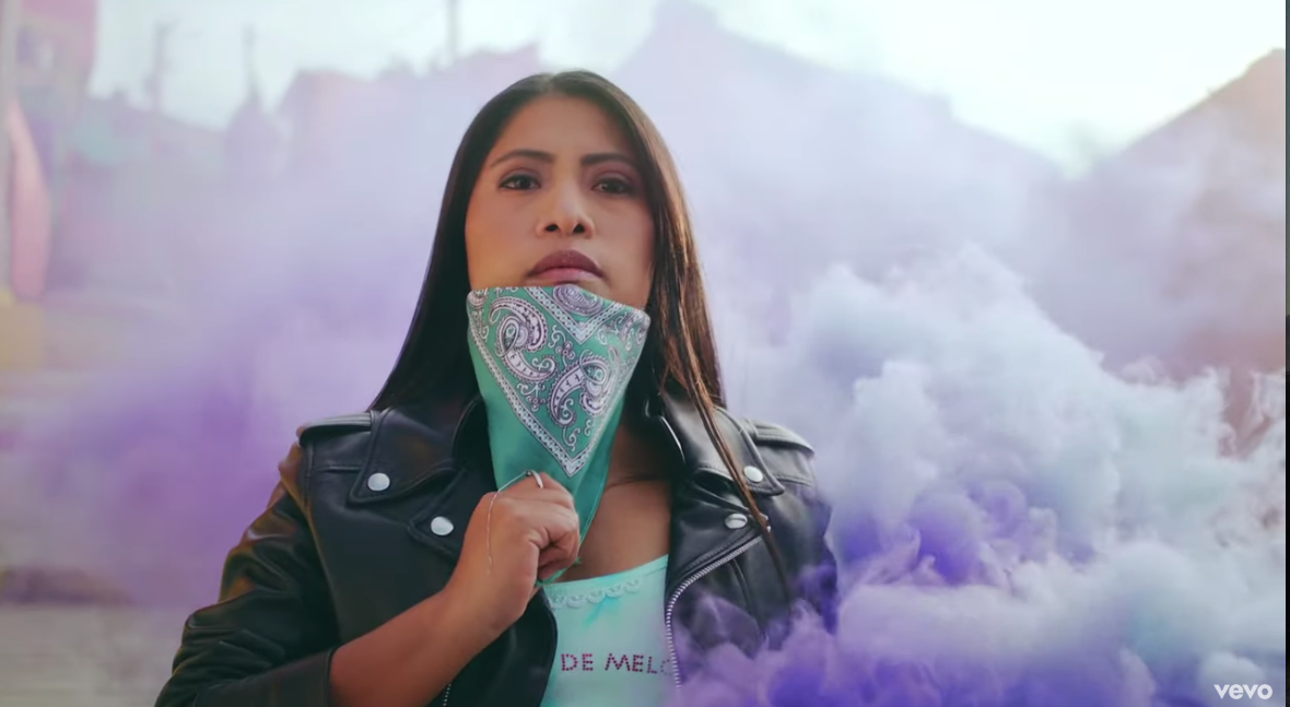 Mon Laferte junto a Yalitza Aparicio en video de Plata Ta Tá