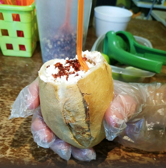 Así son los boliesquites, nueva comida de elote en bolillo