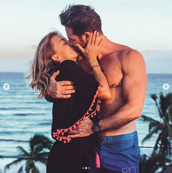 Angelique Boyer presume regalo de navidad de Sebastián Rulli