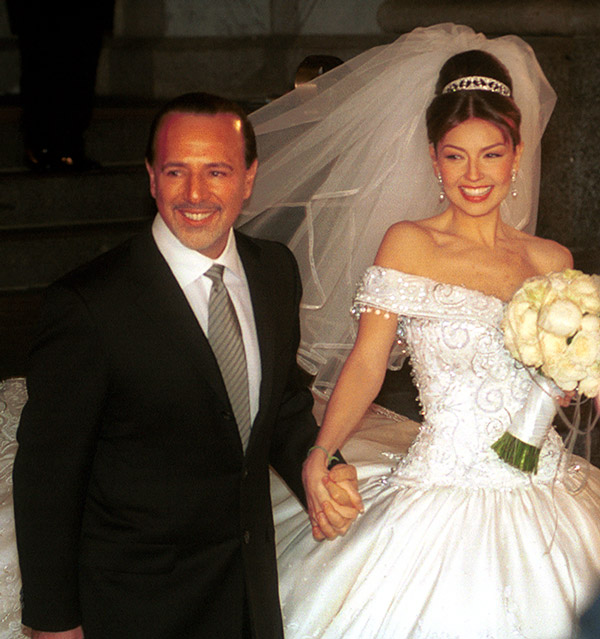 La celebración de su aniversario 19 de bodas junto con el empresario Tommy Mottola no podía pasar despercibido hasta el punto que a través de sus historias en la red social publicó una fotografías en las que hace una parodia del anuncio de su celebración. Esto generó muchas risas y comentarios entre sus fans quienes ya están acostumbrados a ver episodios de comicidad y espontaneidad.