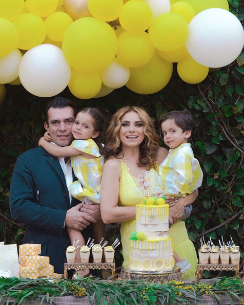 Hijos de Jorge Salinas y Elizabeth Álvarez