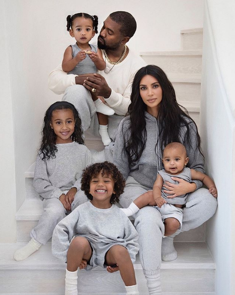 Kim Kardashian admite que usó Photoshop en su postal navideña