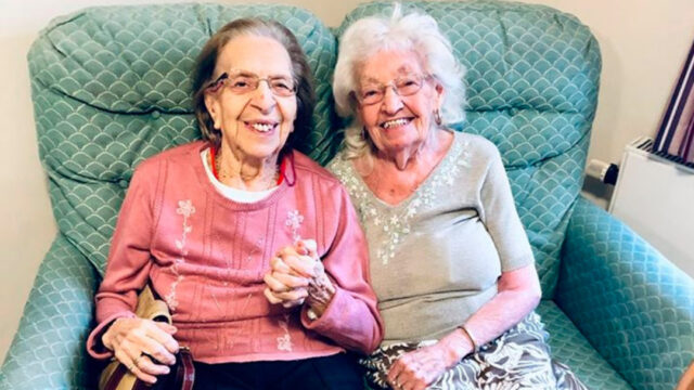 Mejores amigas se mudan a mismo asilo tras aÃ±os de amistad