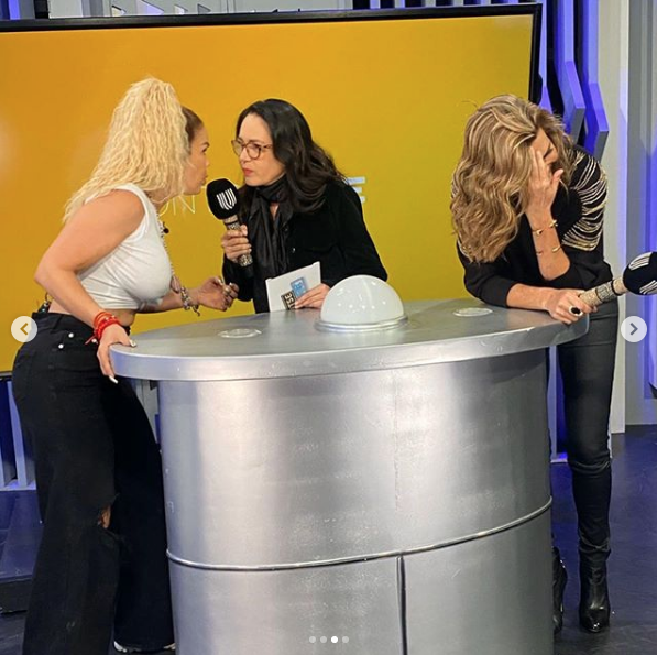 Niurka se besa con Yolanda Andrade en programa
