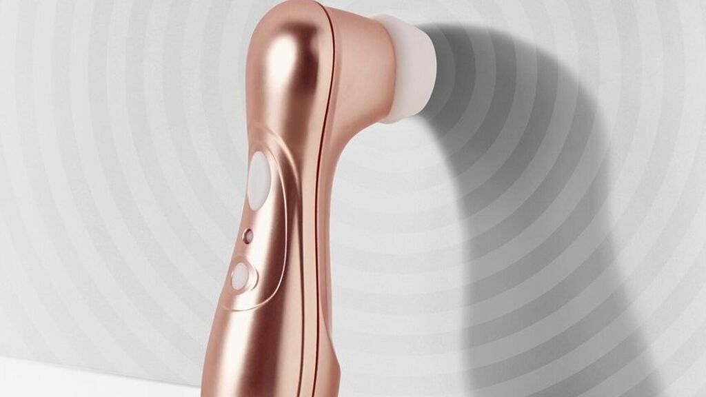 Mujer roba vibrador Satisfyer para regalar a sus vecinas