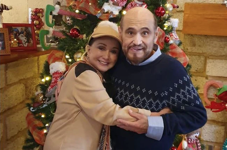 Chilindrina y Edgar Vivar se reconcilian con beso en la boca