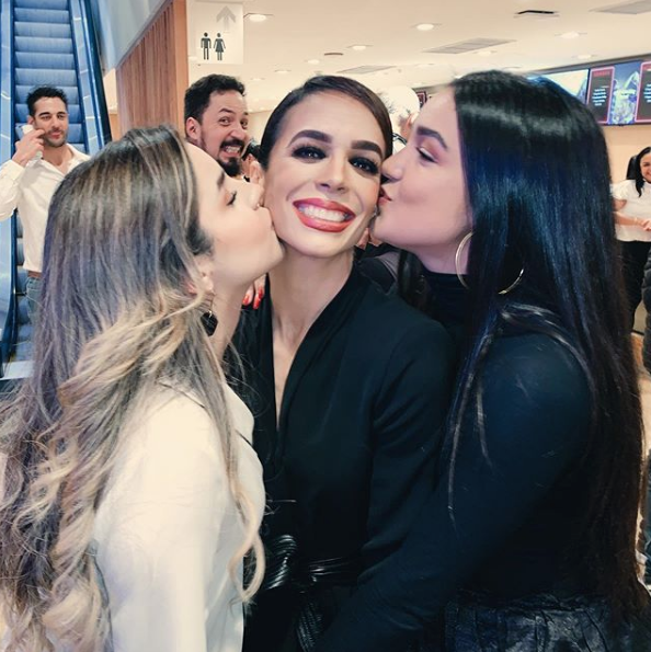 Bibi Gaytán celebra 48 años con felicitaciones de sus hijas