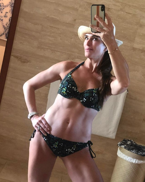 Brooke Shields sorprende con foto en bikini