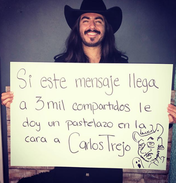 Rey Grupero le da pastelazo a Carlos Trejo