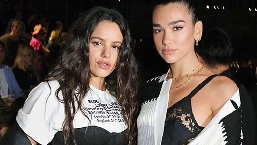 Dua Lipa y Rosalía captadas aventando billetes a stripper