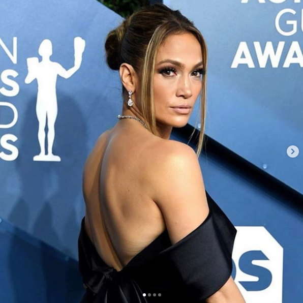 Revelan foto del rostro de Jennifer Lopez sin edición