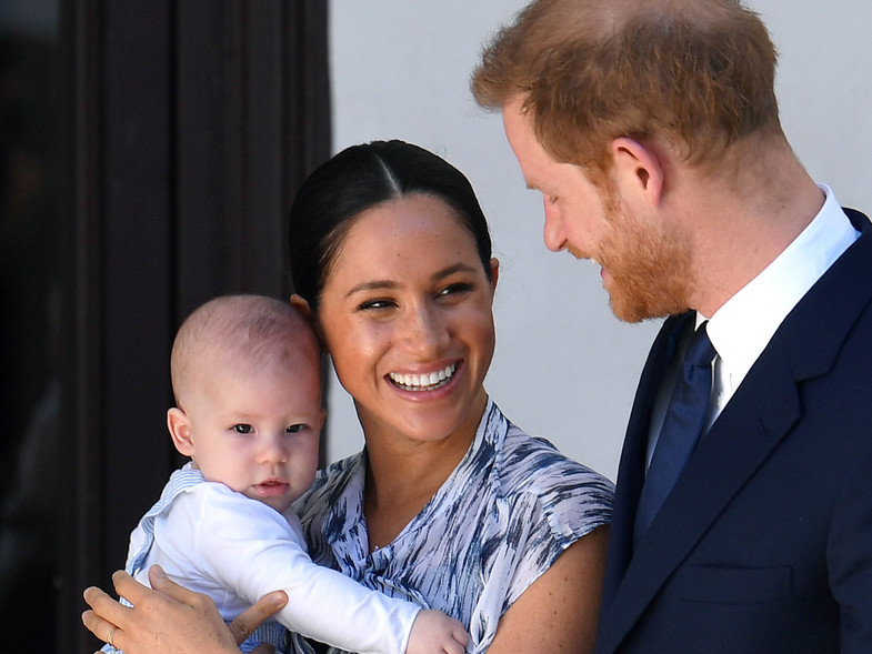 Reina Isabel II podría tener la custodia del hijo de Meghan y Harry