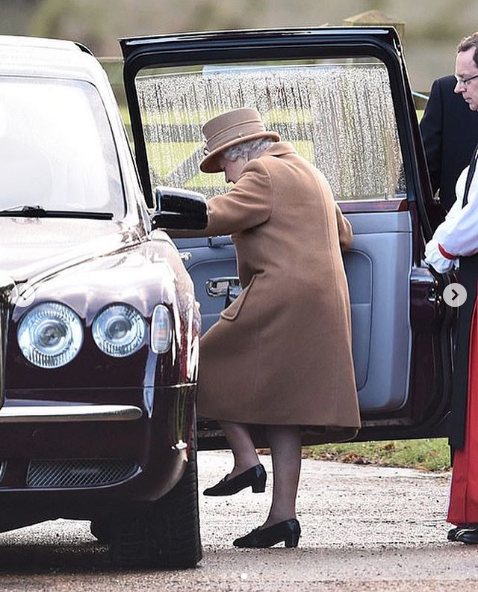 Reina Isabel II revela problema de salud