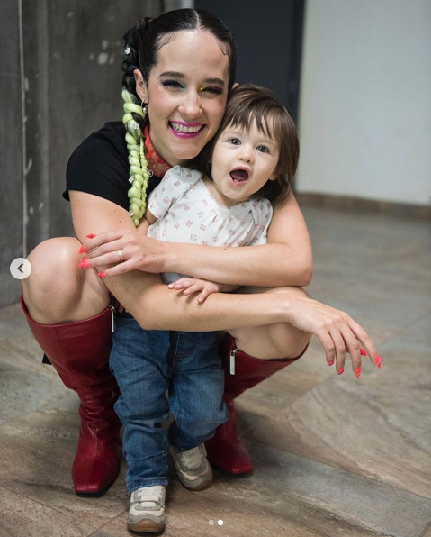 Ximena Sariñana comparte foto con su hija Franca