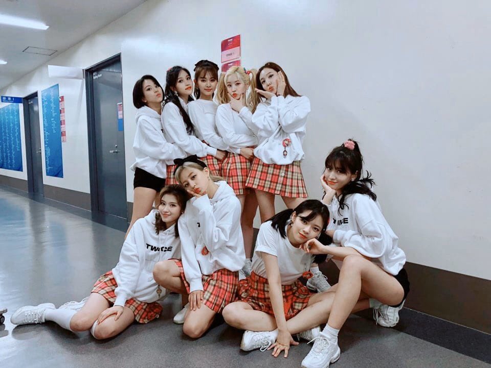 TWICE: Mina regresa para cantar Feel Special con el OT9