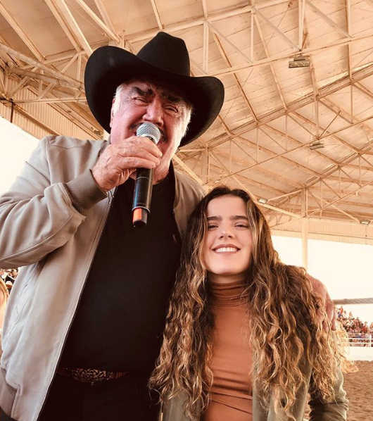 Camila Fernández, nieta de Chente, sorprende con su gran voz