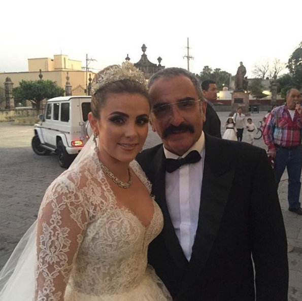 Nieta de Vicente Fernández, Sissi, se casa con Marcelo Garza