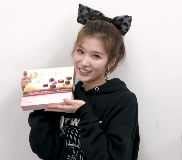 TWICE regala chocolates a ONCE por San Valentín