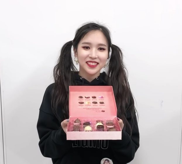 TWICE regala chocolates a ONCE por San Valentín