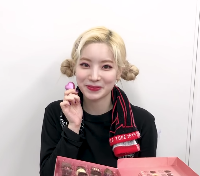 TWICE regala chocolates a ONCE por San Valentín