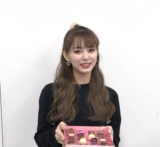 TWICE regala chocolates a ONCE por San Valentín