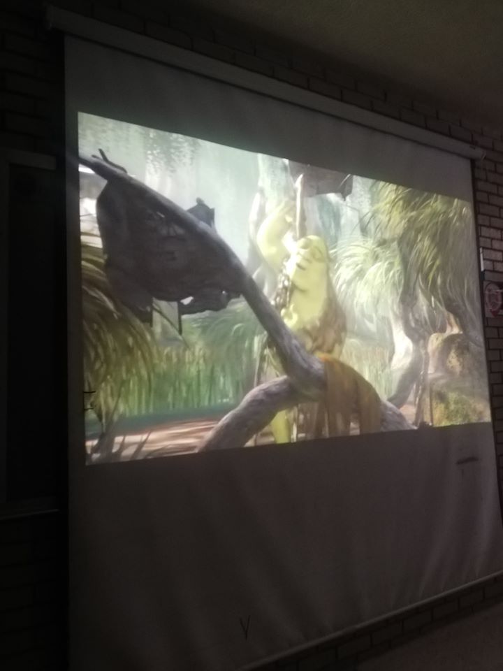 Hombres estudiantes de la UANL ven Shrek en paro nacional de mujeres