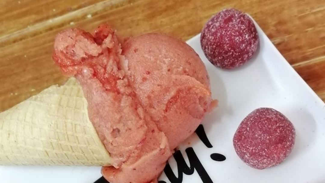 Venden helado de picafresa en heladería de Toluca en marzo