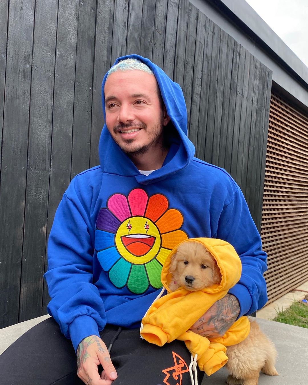 J Balvin criticado por poner a la venta mascarillas