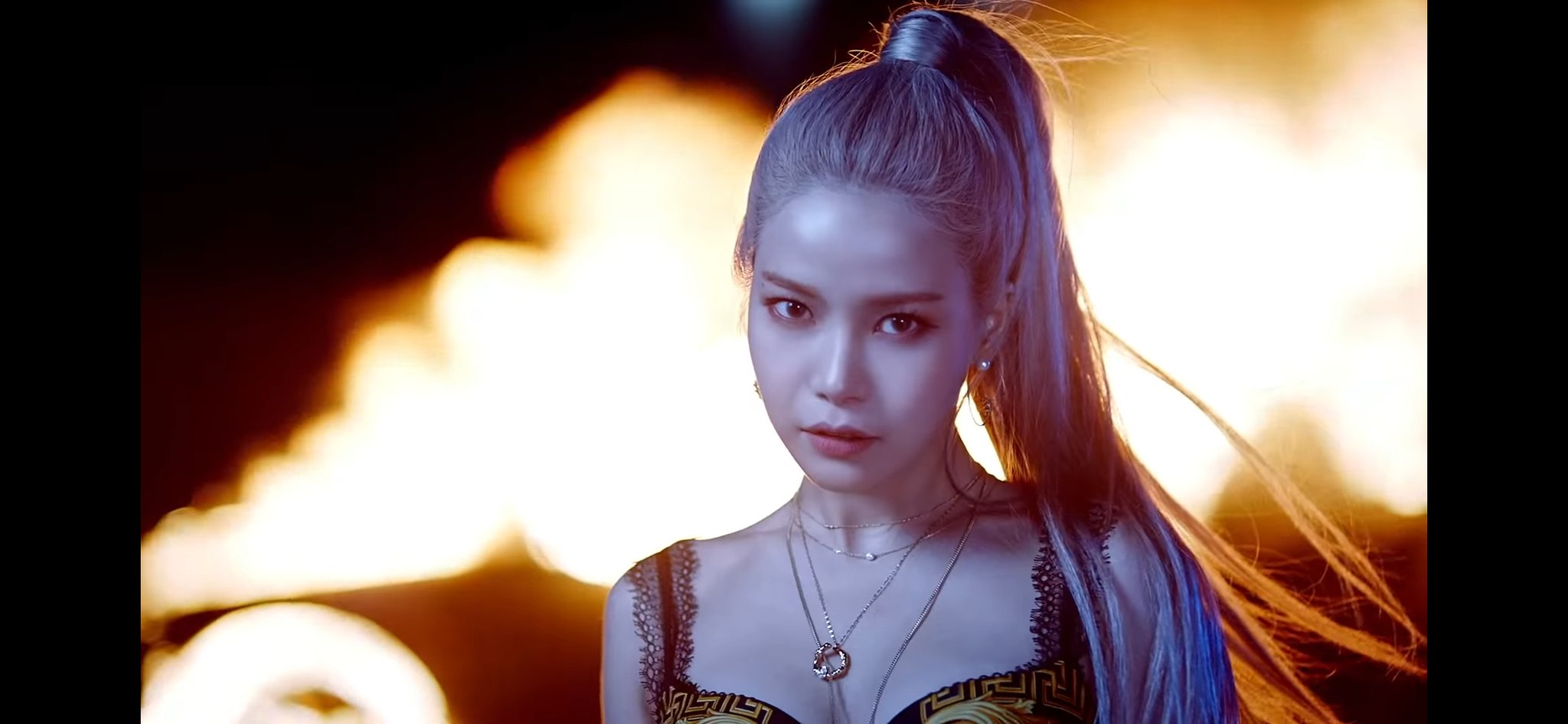 Solar de MAMAMOO rompe estereotipos en su solo Spit It Out