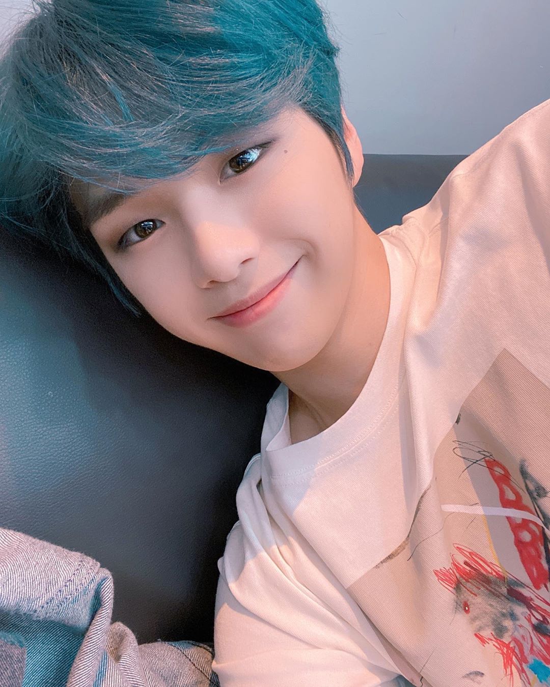 Kang Daniel revela que su mamá le daba nalgadas cuando era nino
