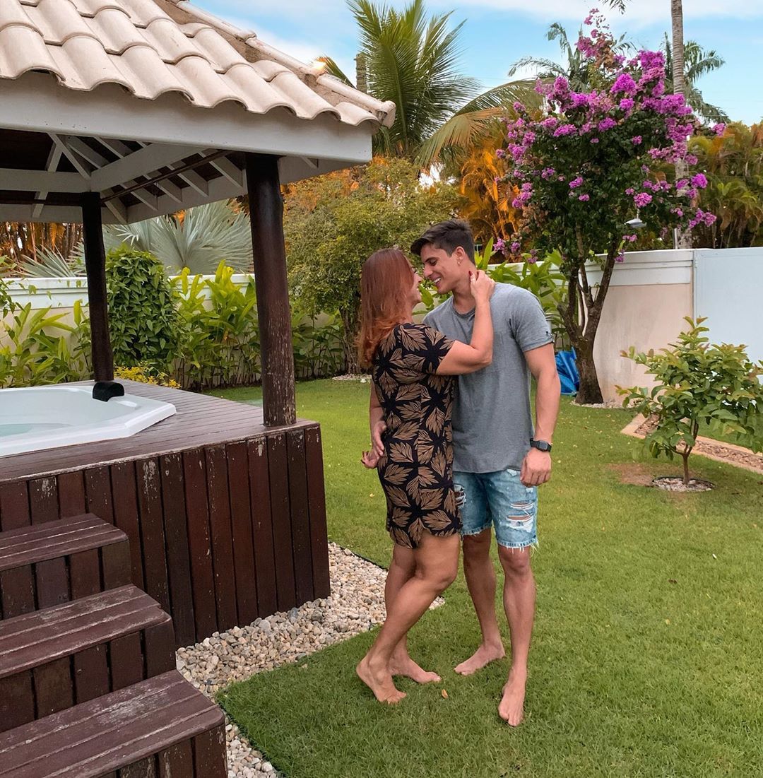 Mamá de Neymar termina con su novio porque descubrió que es gay