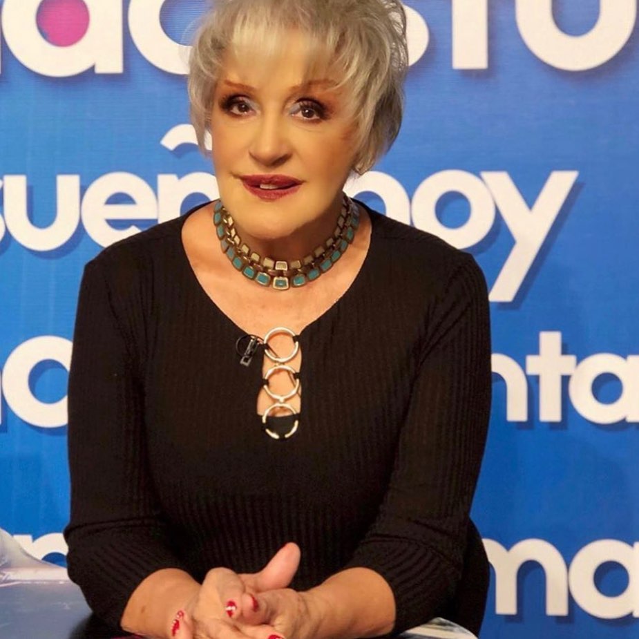 Preocupa el estado de Anel tras reaparecer sin gota de maquillaje