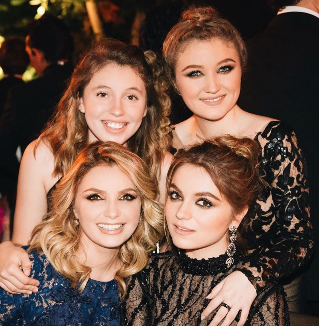 Angelica Rivera reaparece haciendo reto del harinazo con sus hijas