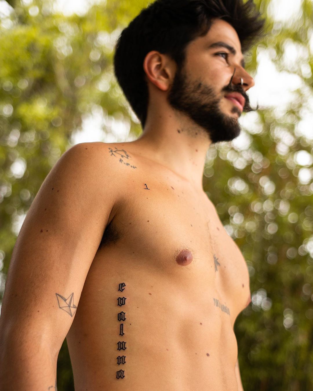 Camilo se tatua nombre de su esposa Evaluna Montaner