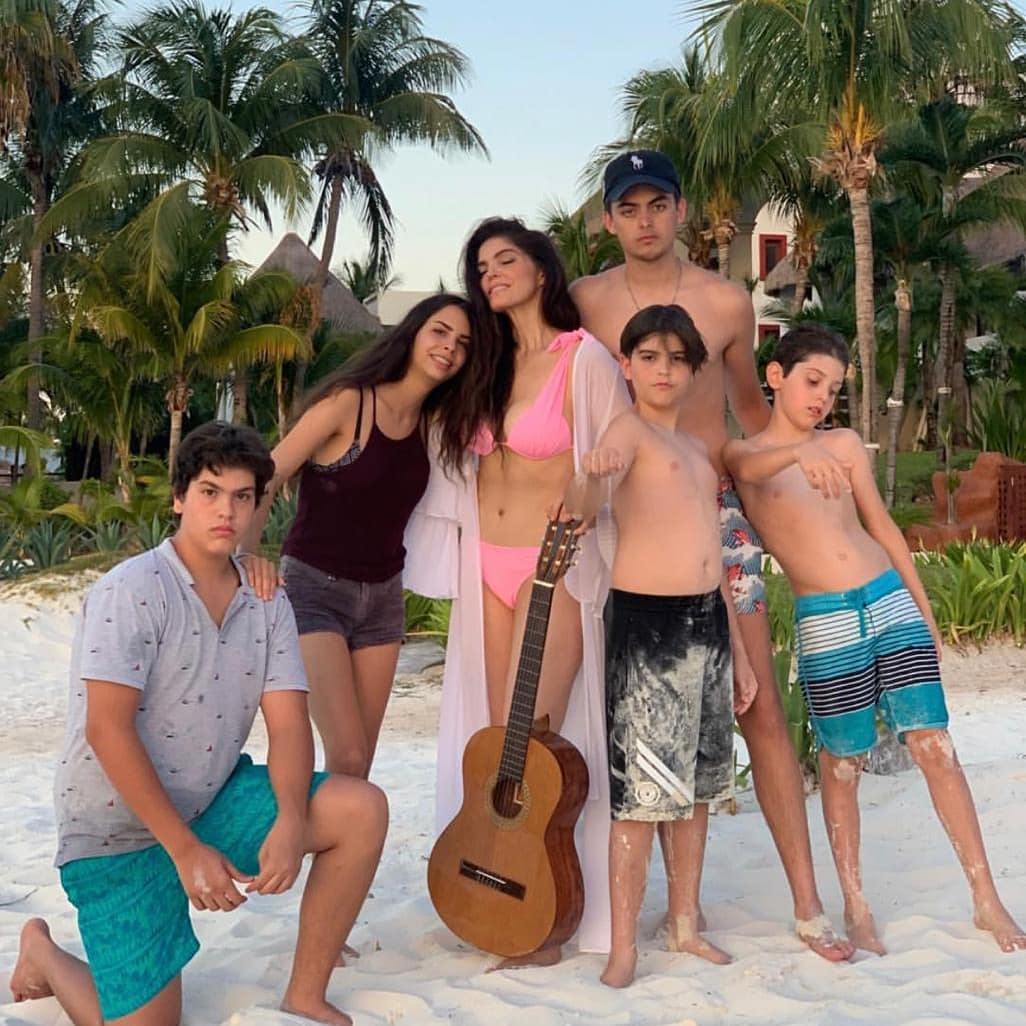 Hijos de Mariana Levy publican fotos inéditas junto a ella