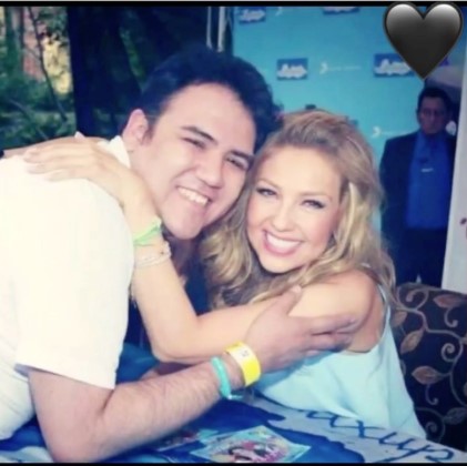 Thalía llora la muerte de uno de sus amigos y fans más cercanos