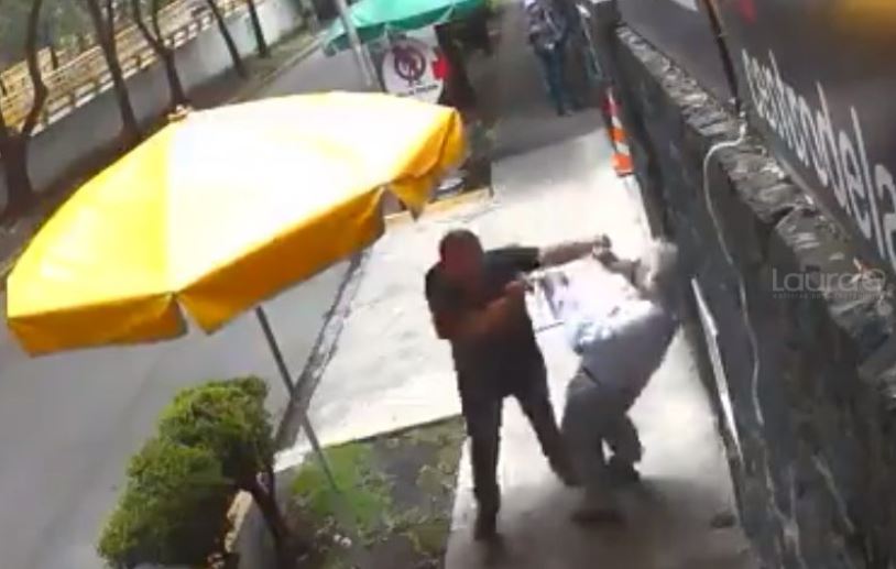 Video: Quién es Lord Banqueta y por qué empuja a la gente