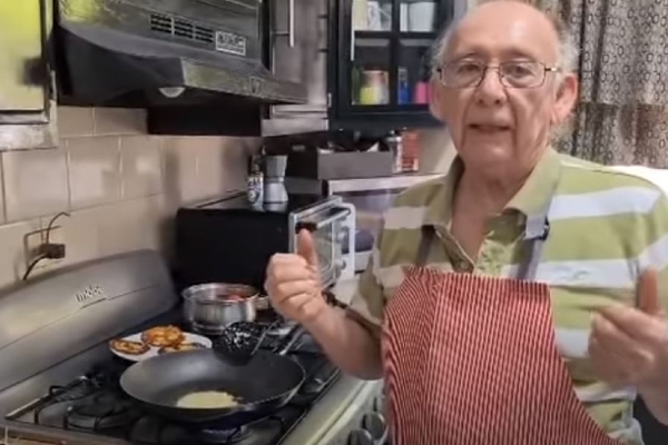 Tito Charly: abuelito cocina en YouTube por el coronavirus