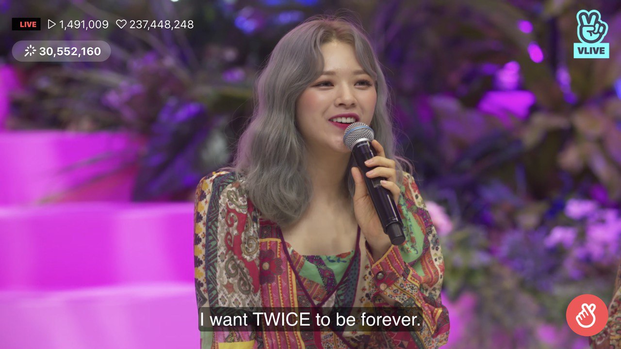 TWICE lanza su comeback MORE & MORE