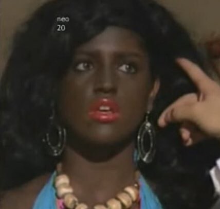 Hace algunos unos años, Eiza se pintó la cara de negro en una escena de "Lola Érase una Vez" y ahora paga las consecuencias.