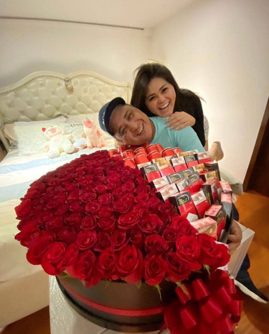 Destrozan a Gomita por regalo para su papá el día del padre