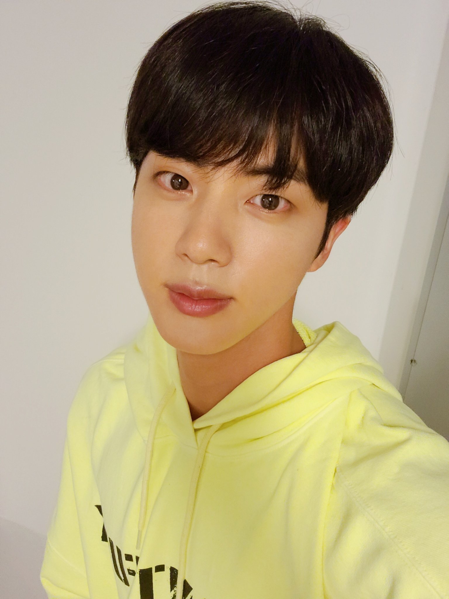 Jungkook de BTS cambia de look y causa furor en el ARMY