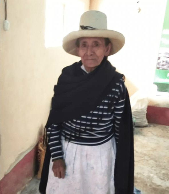 Abuelita campesina regala su cosecha afectados Covid 19